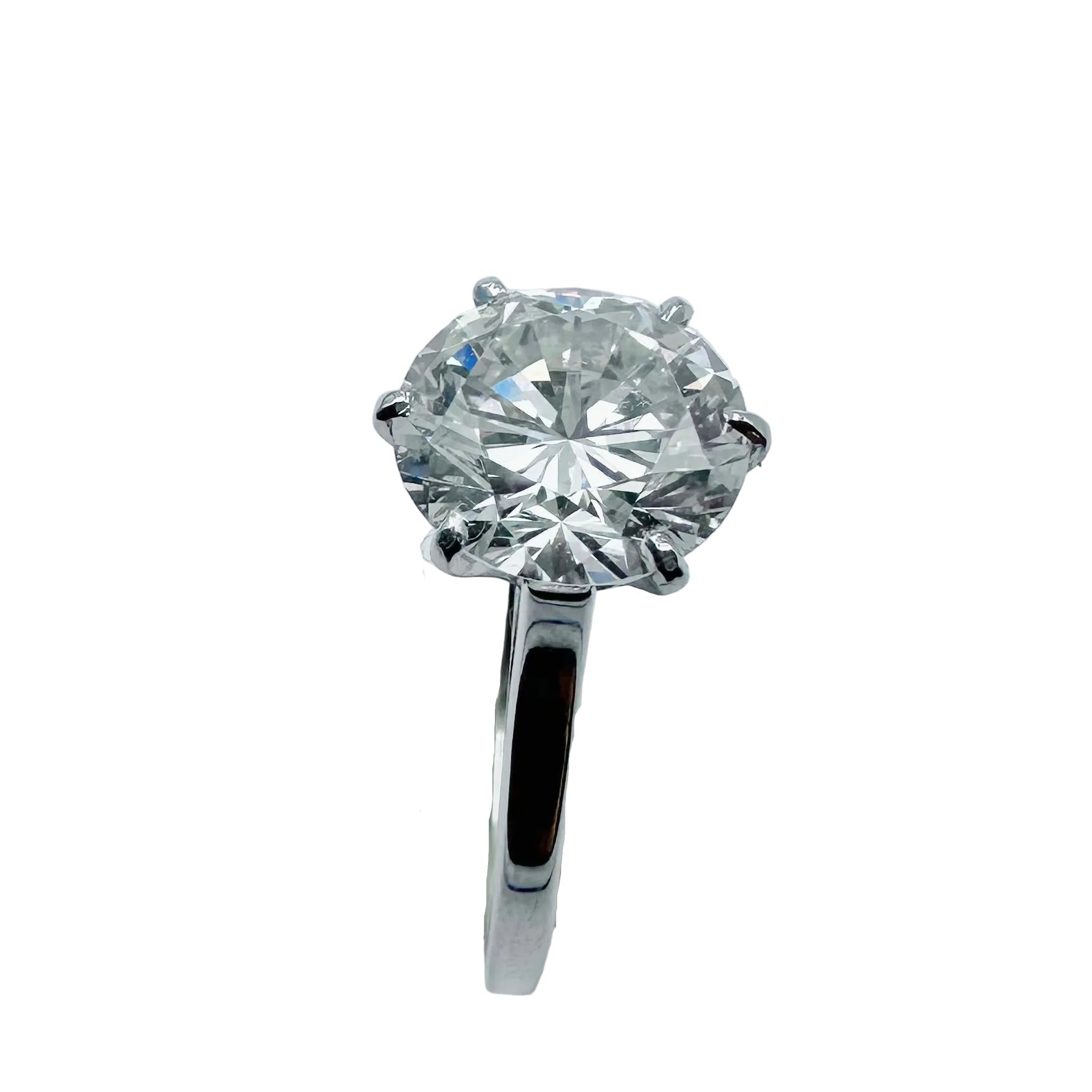 White gold, Platinum and Diamond Solitaire Ring