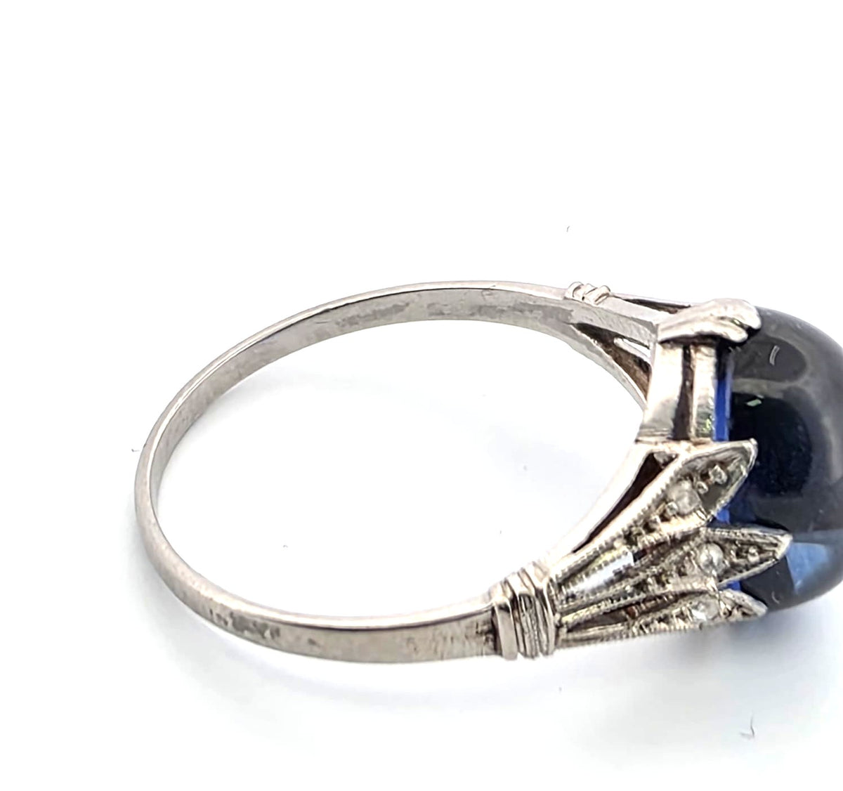 White Gold Solitaire Ring with Sapphire and Diamonds