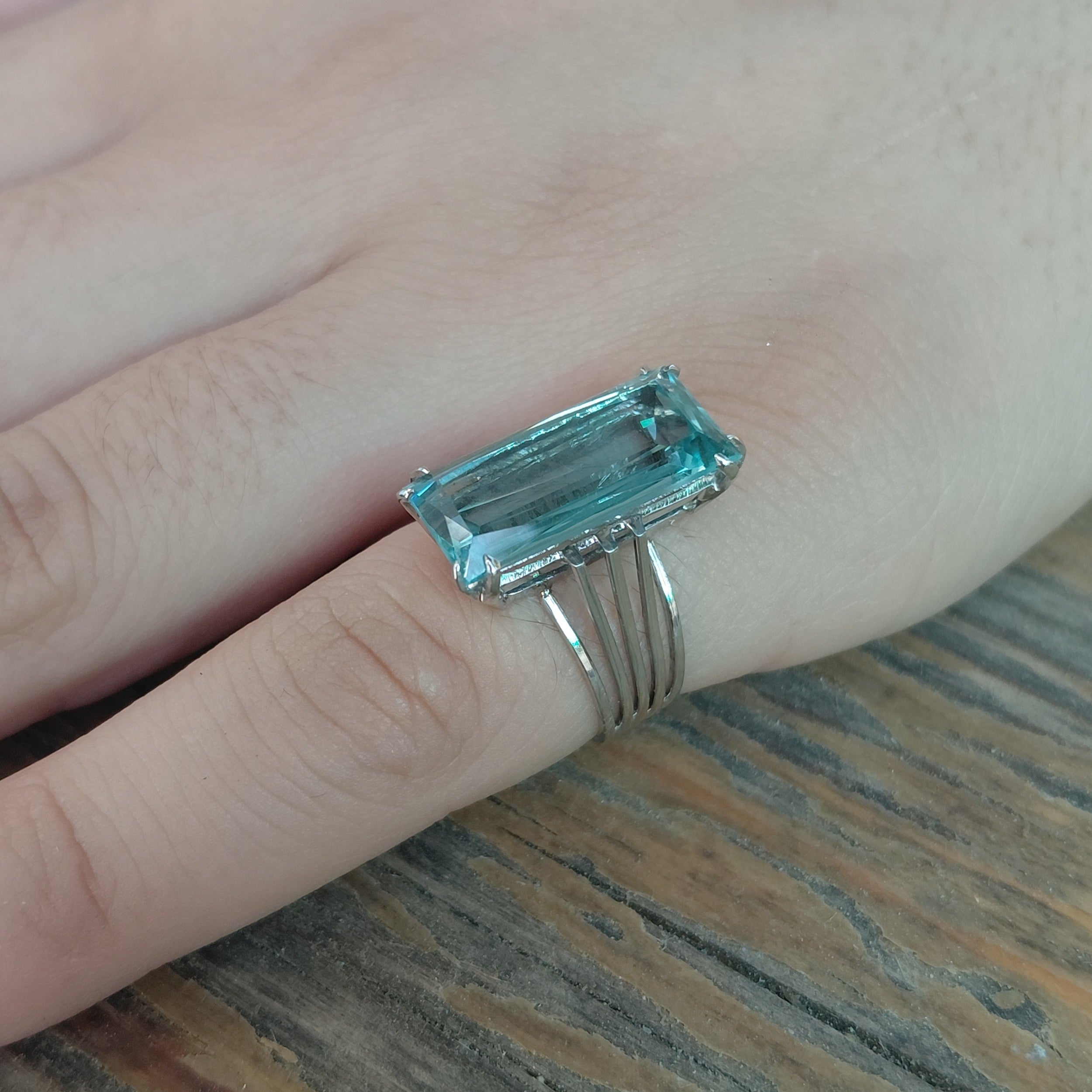 White Gold and Aquamarine Solitaire Ring