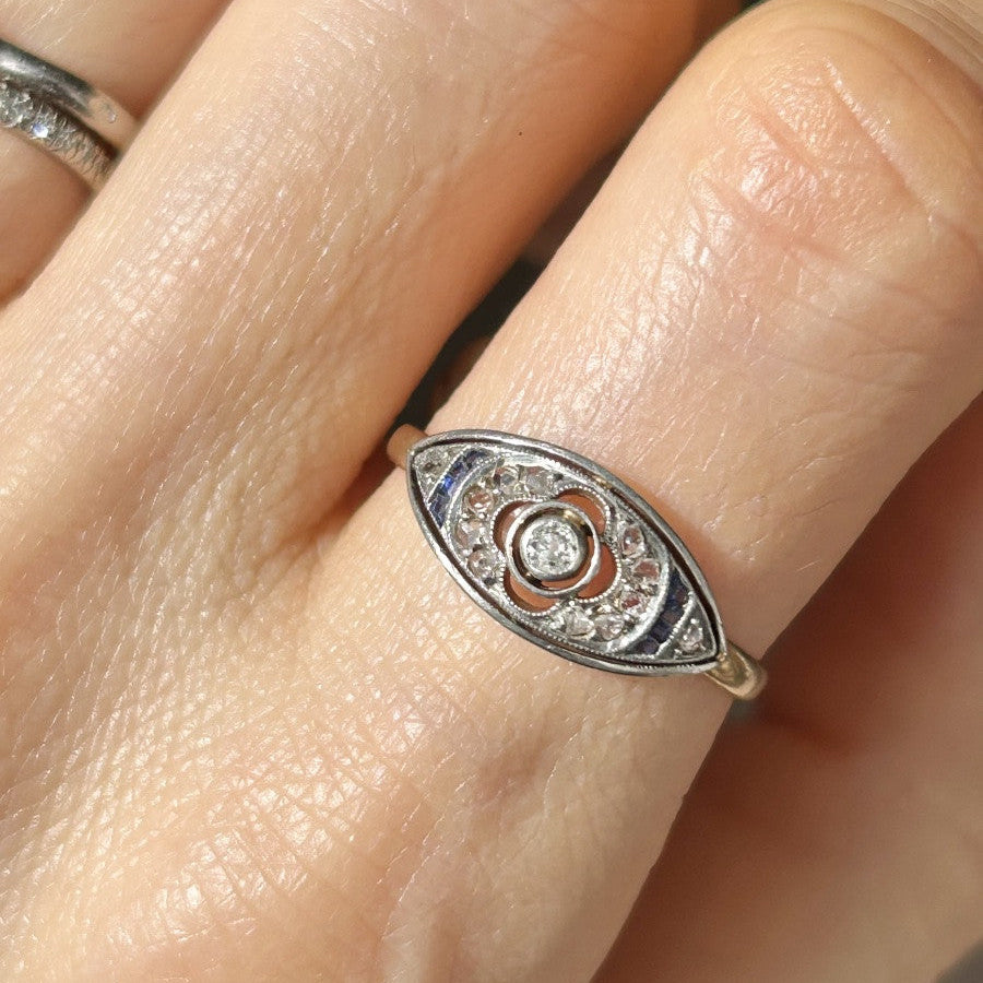 Bague Marquise en or jaune, platine et diamants