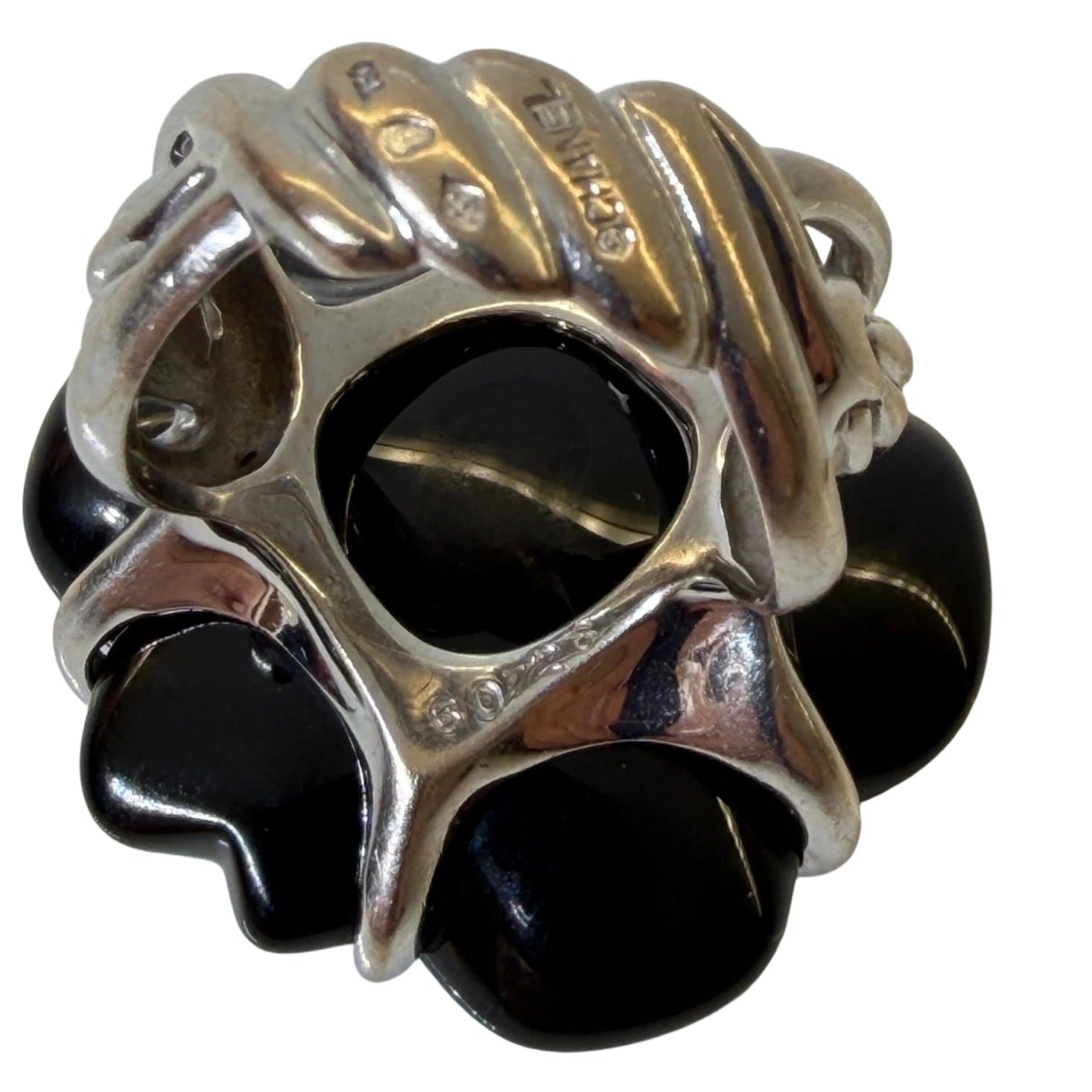 CHANEL "Camélia" Ring in White gold and Onyx
