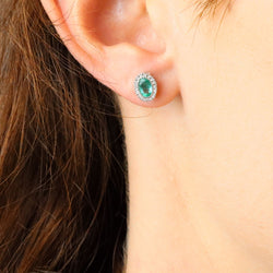 Boucles d'oreilles Puces en or blanc, émeraudes et diamants