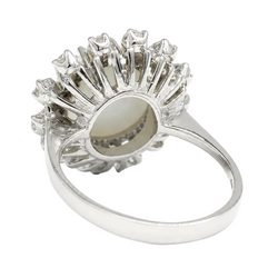 Entourage Ring in white gold, Opal, and Diamonds