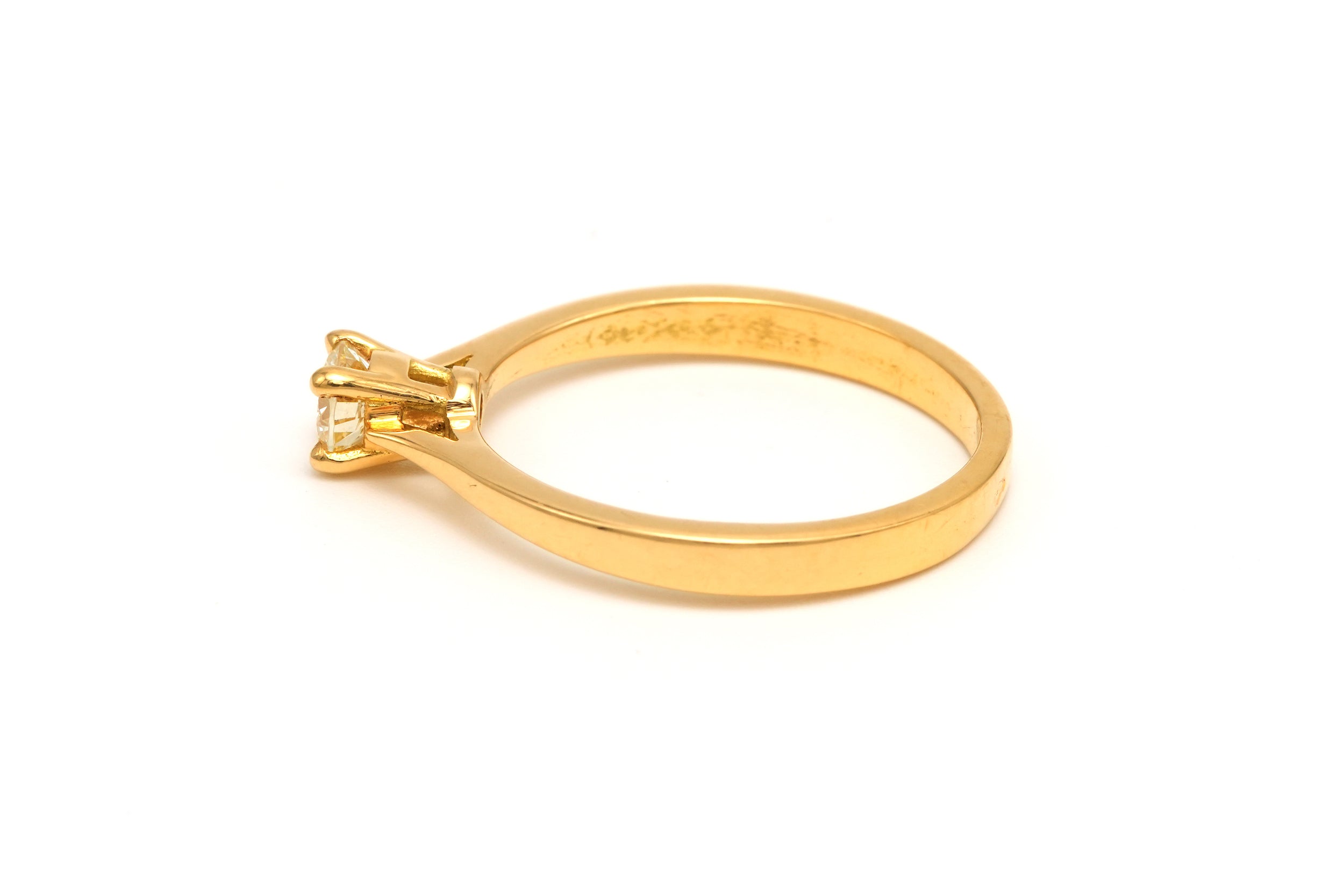 Bague Solitaire en or jaune et diamant