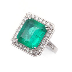 Bague Entourage en or blanc, émeraude et diamants
