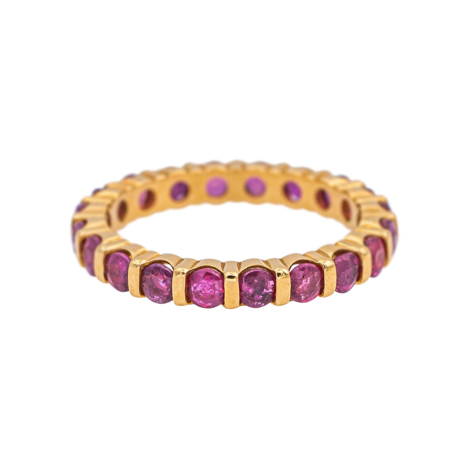 Bague Alliance en or jaune et rubis