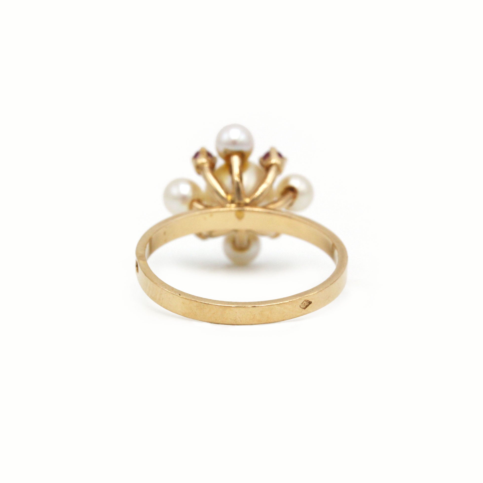 Yellow gold ring with rubies and pearls
