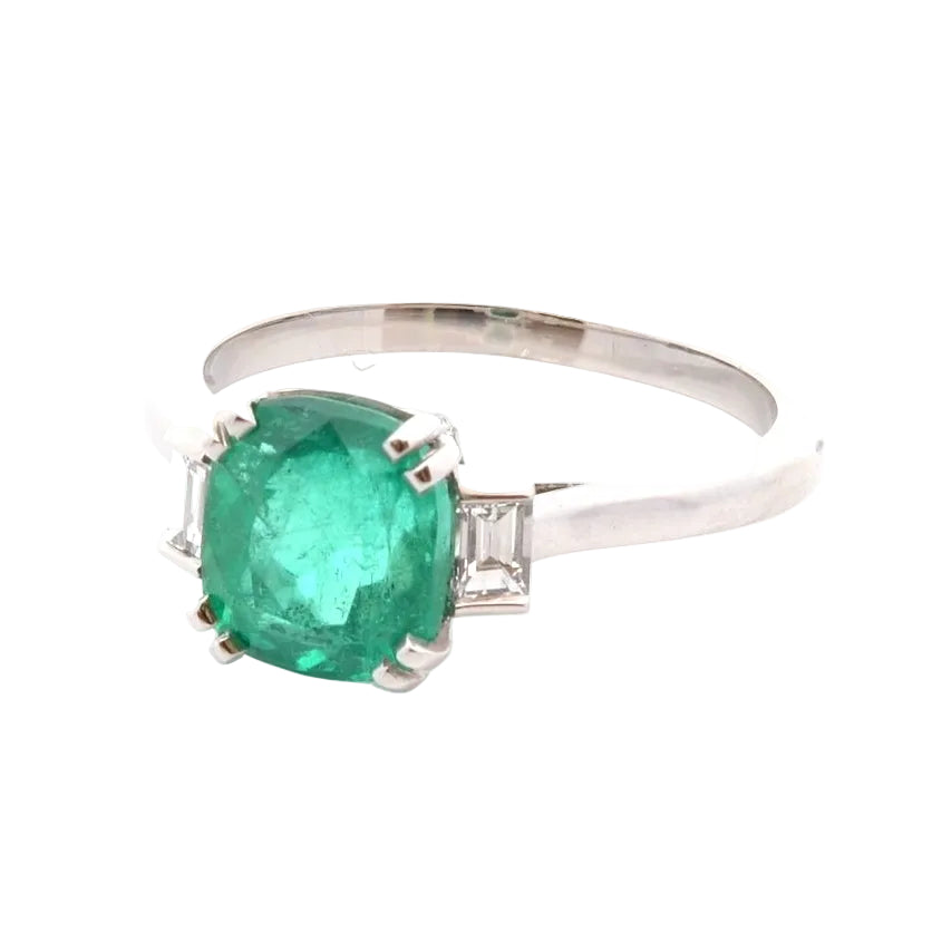 2.25-carat Emerald ring with Diamonds