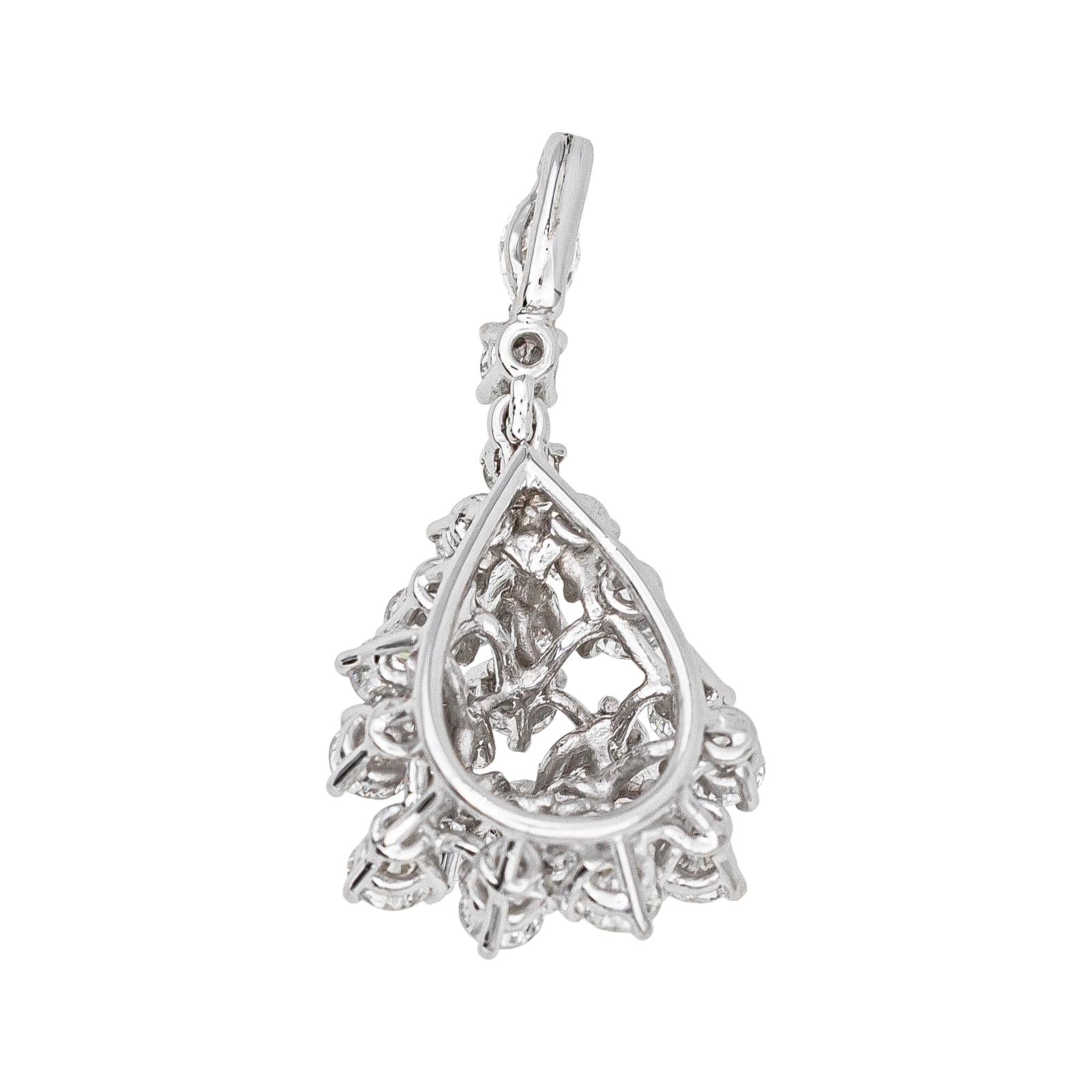 White gold pendant diamond