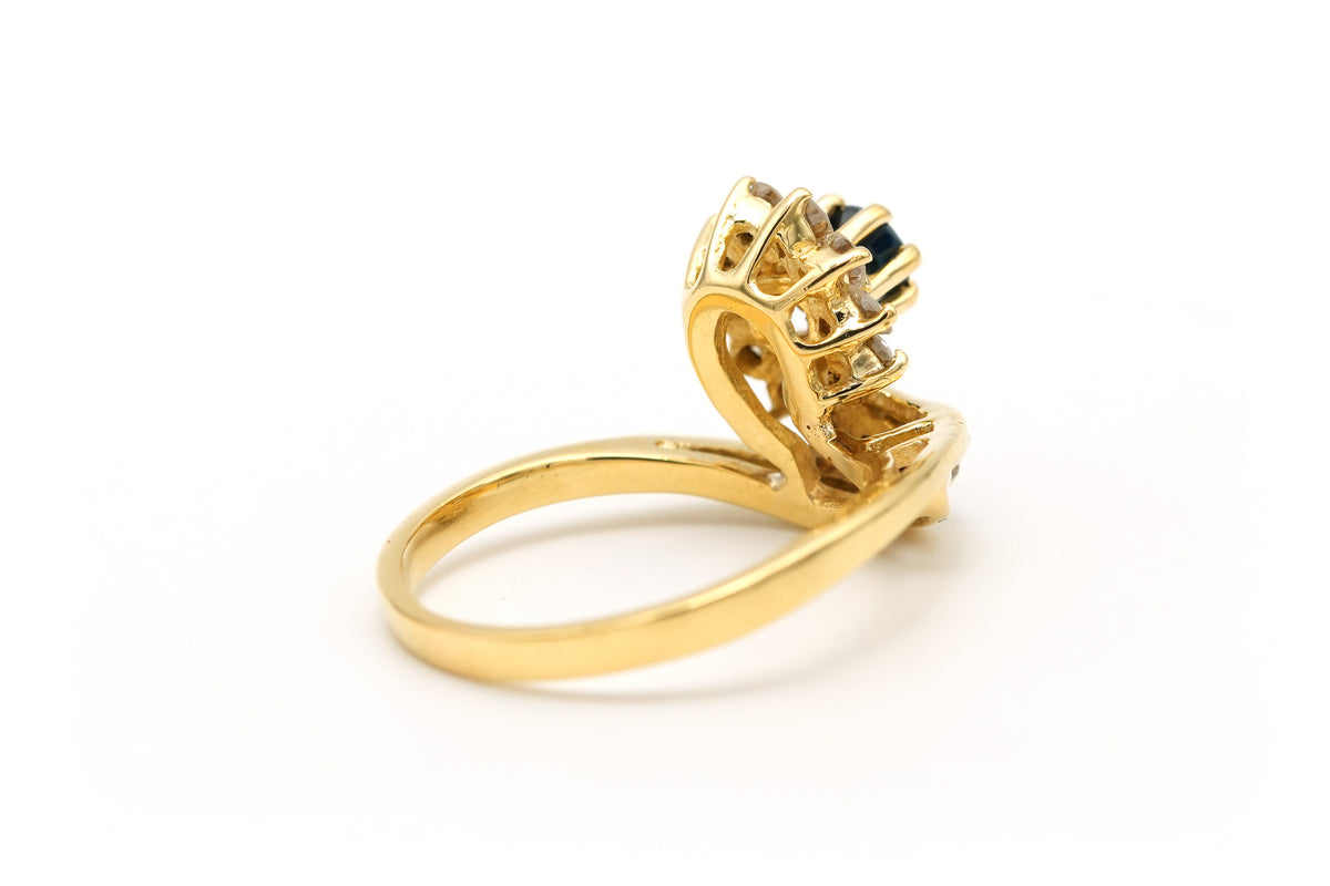 "Entourage" Ring in Yellow Gold, Sapphire, and Diamonds