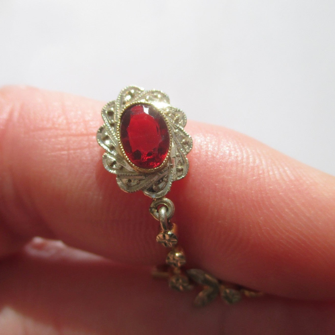 Dormeuses Pendant earrings in yellow gold, white gold,