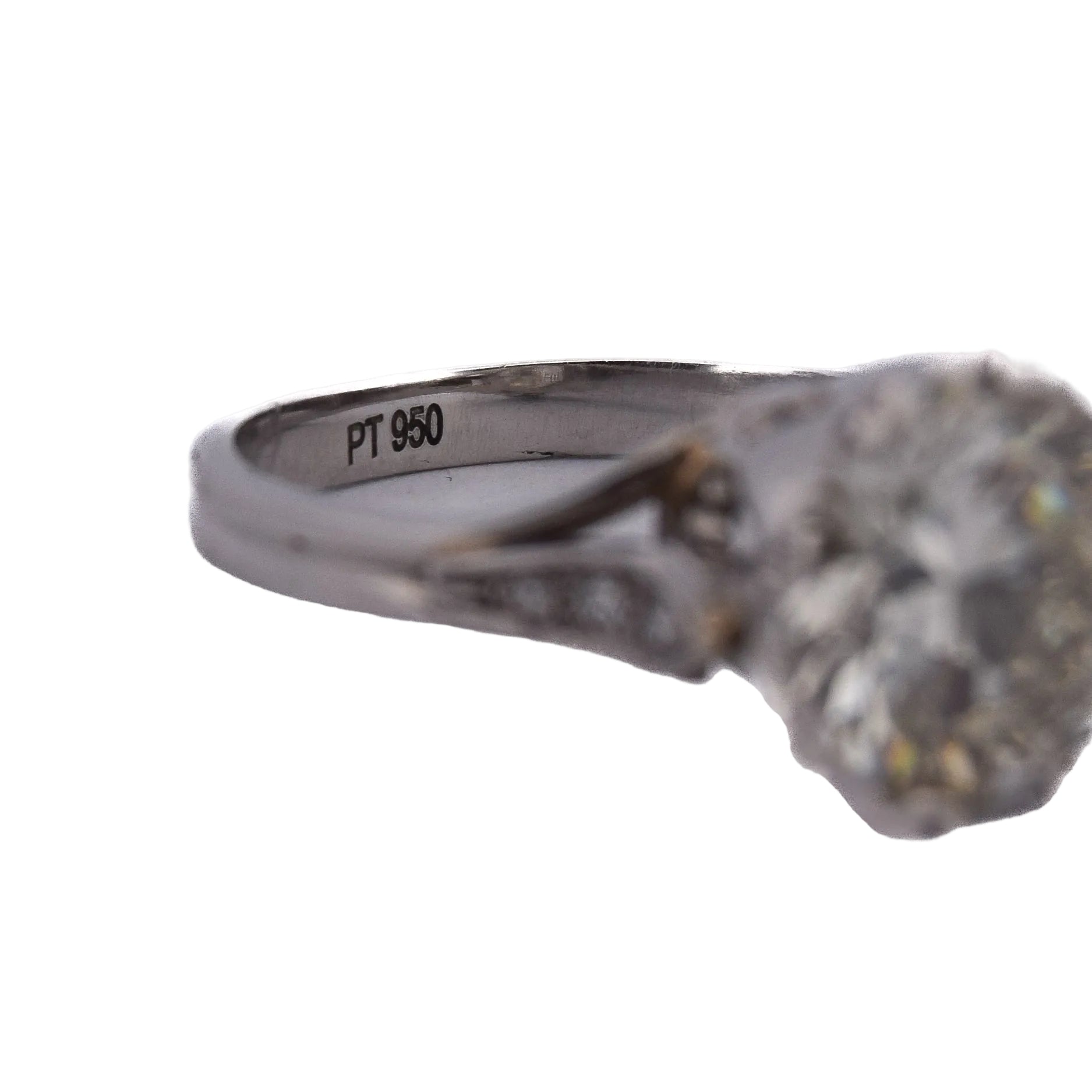 Ring Solitaire in paltinium and diamonds