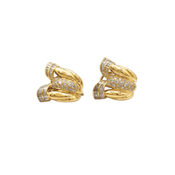 Boucles d'oreilles "Tulipe" en or jaune et diamants.