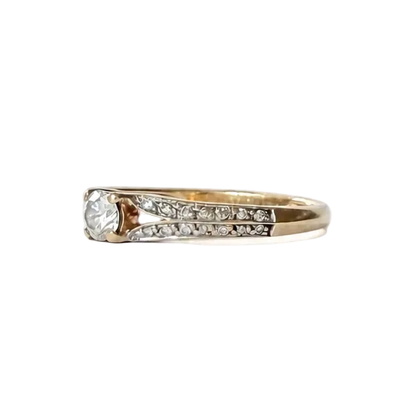 Yellow Gold Solitaire Ring with Diamonds