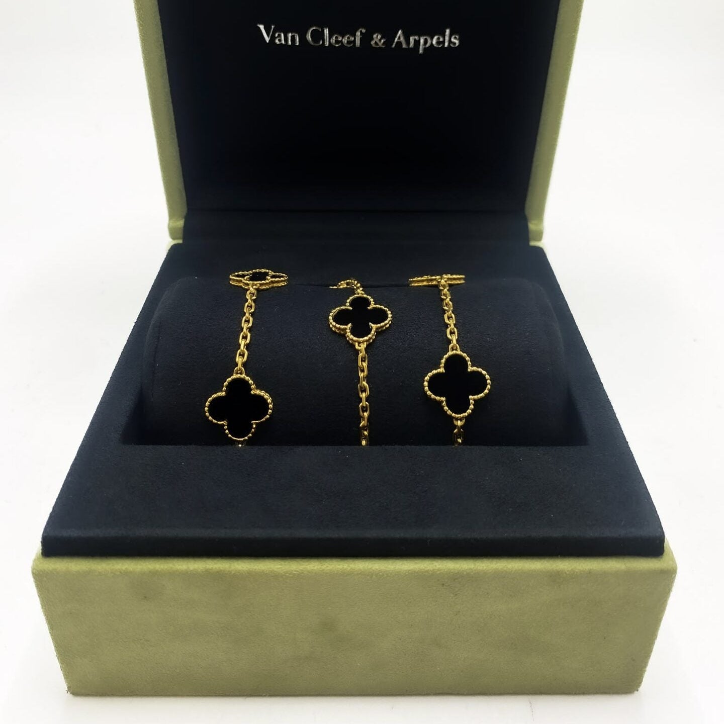 VAN CLEEF & ARPELS "Vintage Alhambra" Long Necklace in yellow gold and Onyx