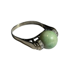 Ring in white gold, jade and diamonds