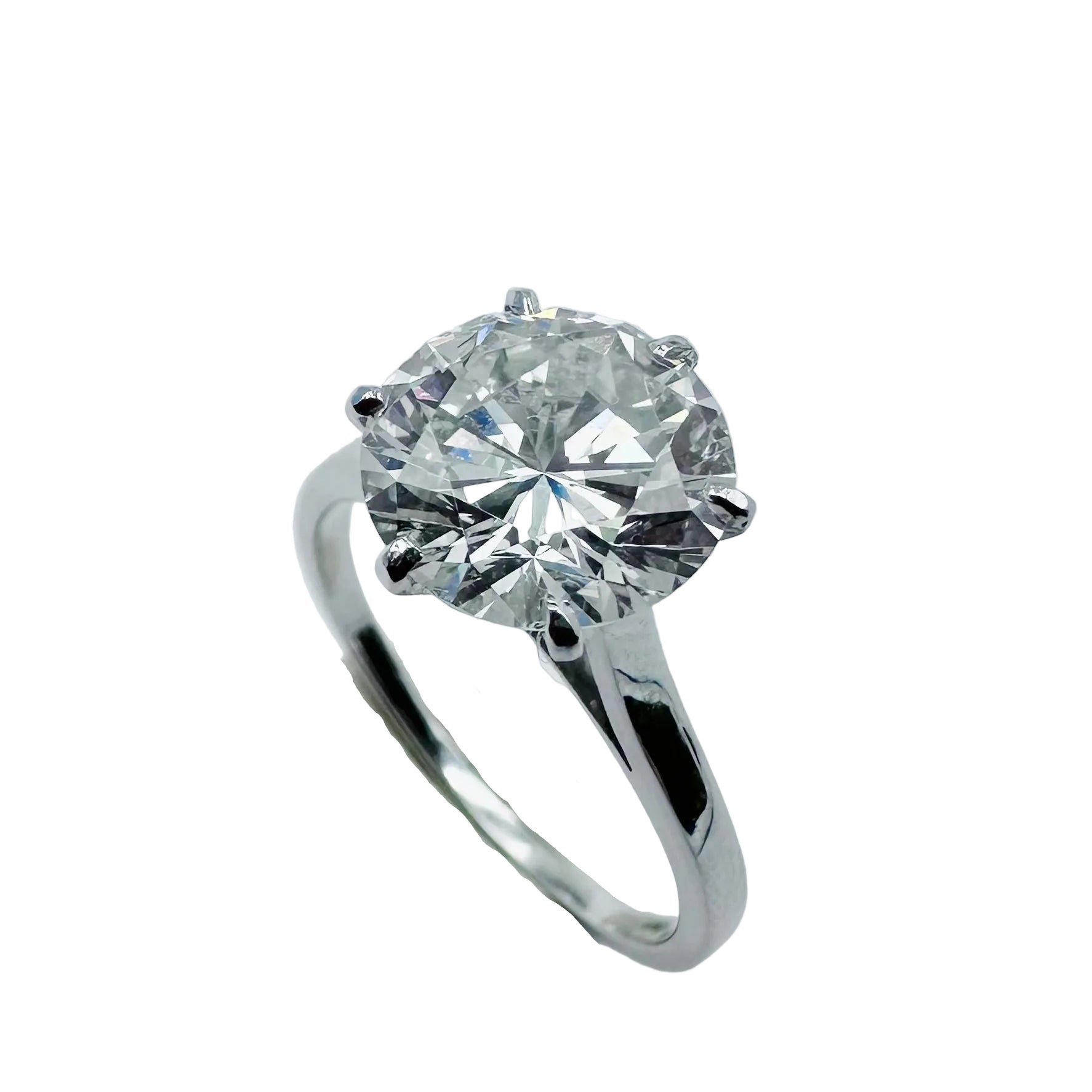 White gold, Platinum and Diamond Solitaire Ring