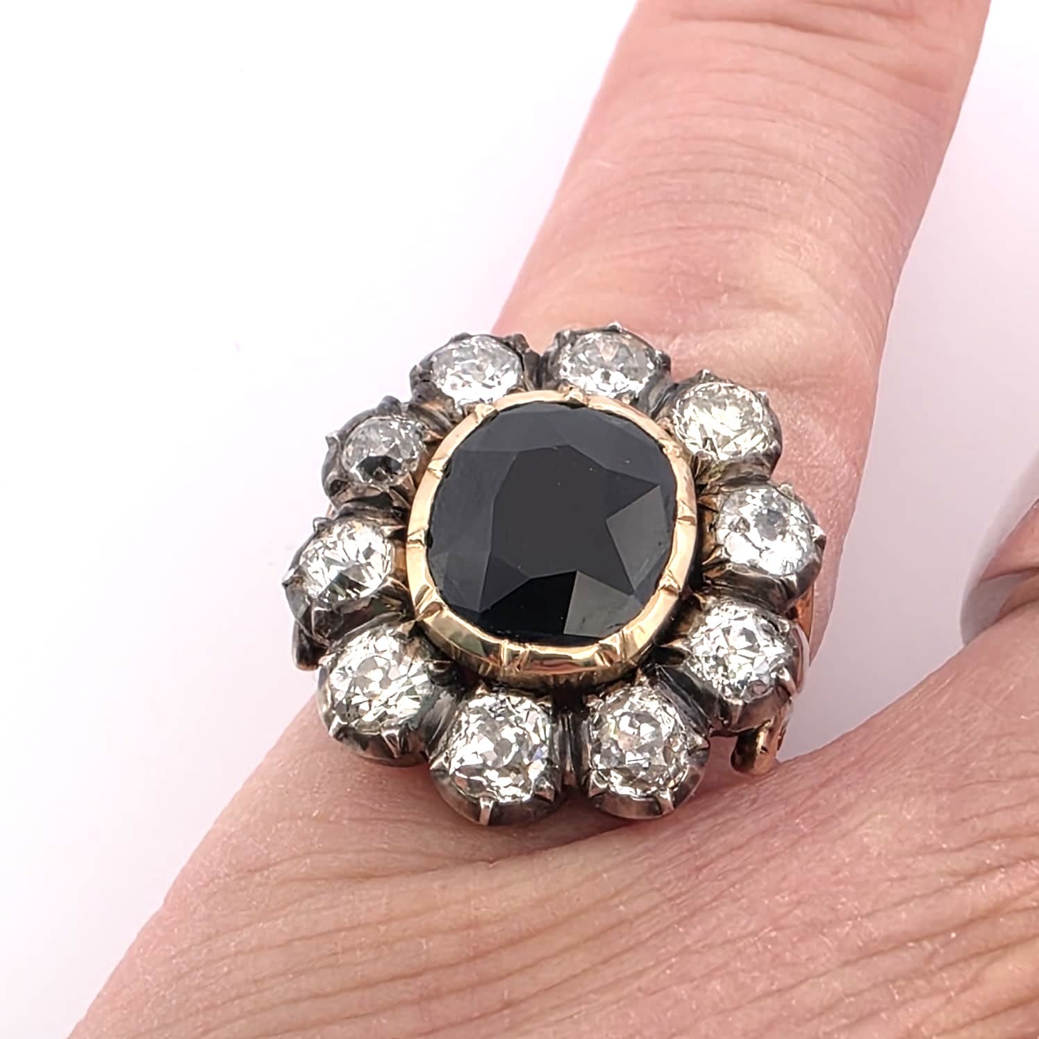 Marguerite Ring in yellow gold, silver, sapphire and diamonds