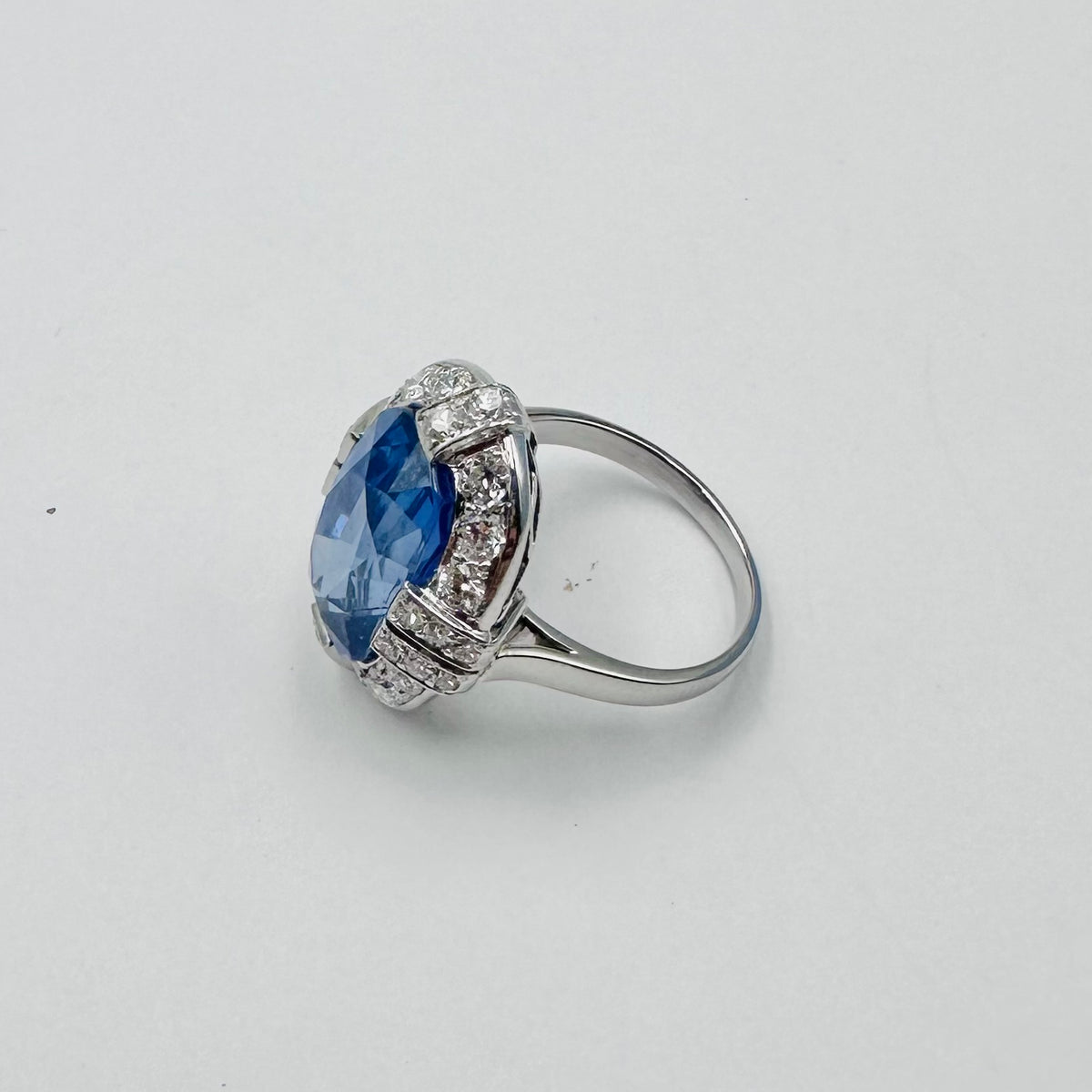 Entourage Ring in platinum, sapphire, and diamonds