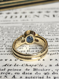 Trilogy ring in yellow gold, sapphire and diamonds