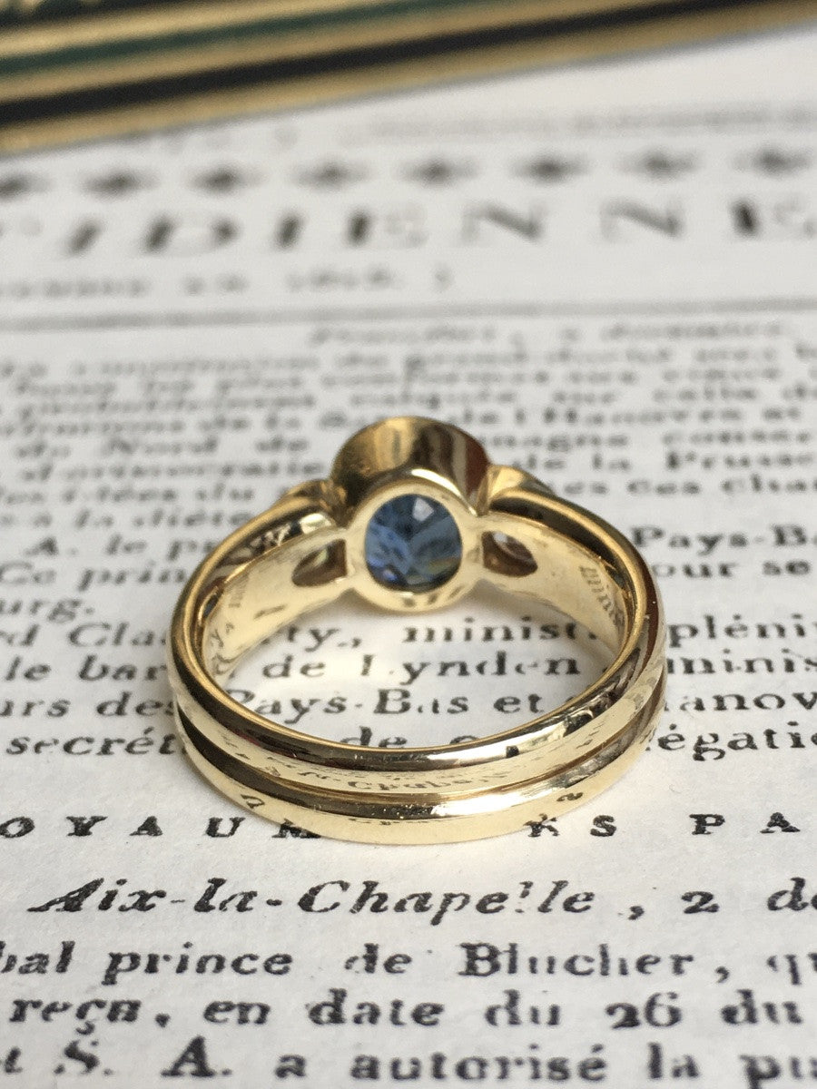 Trilogy ring in yellow gold, sapphire and diamonds