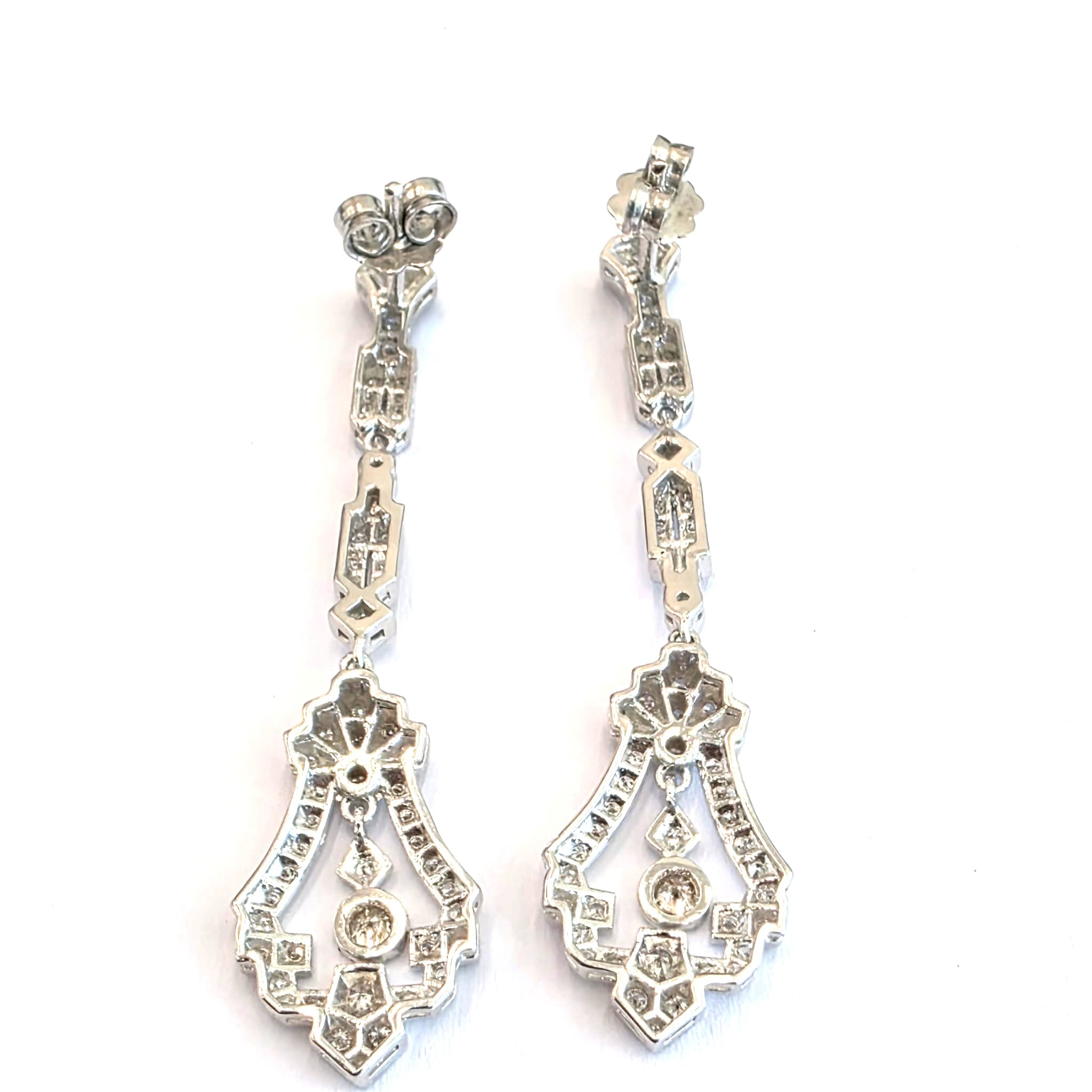 18-karat white gold Art Deco earrings with diamonds