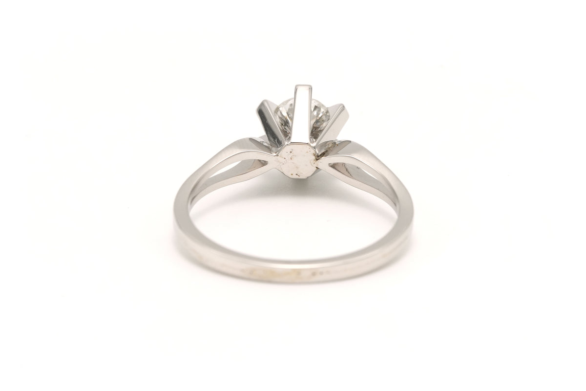 Bague Solitaire en or blanc et diamants