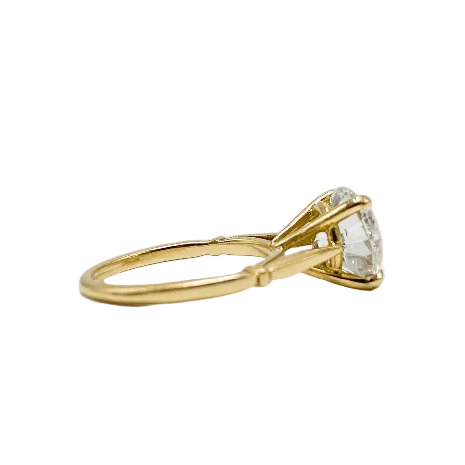 Yellow Gold Solitaire Ring with Diamond