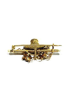 Brooch made of yellow gold, rose gold, and pearls