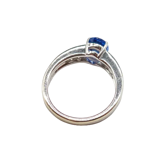 White Gold Solitaire Ring with Sapphire and Diamonds