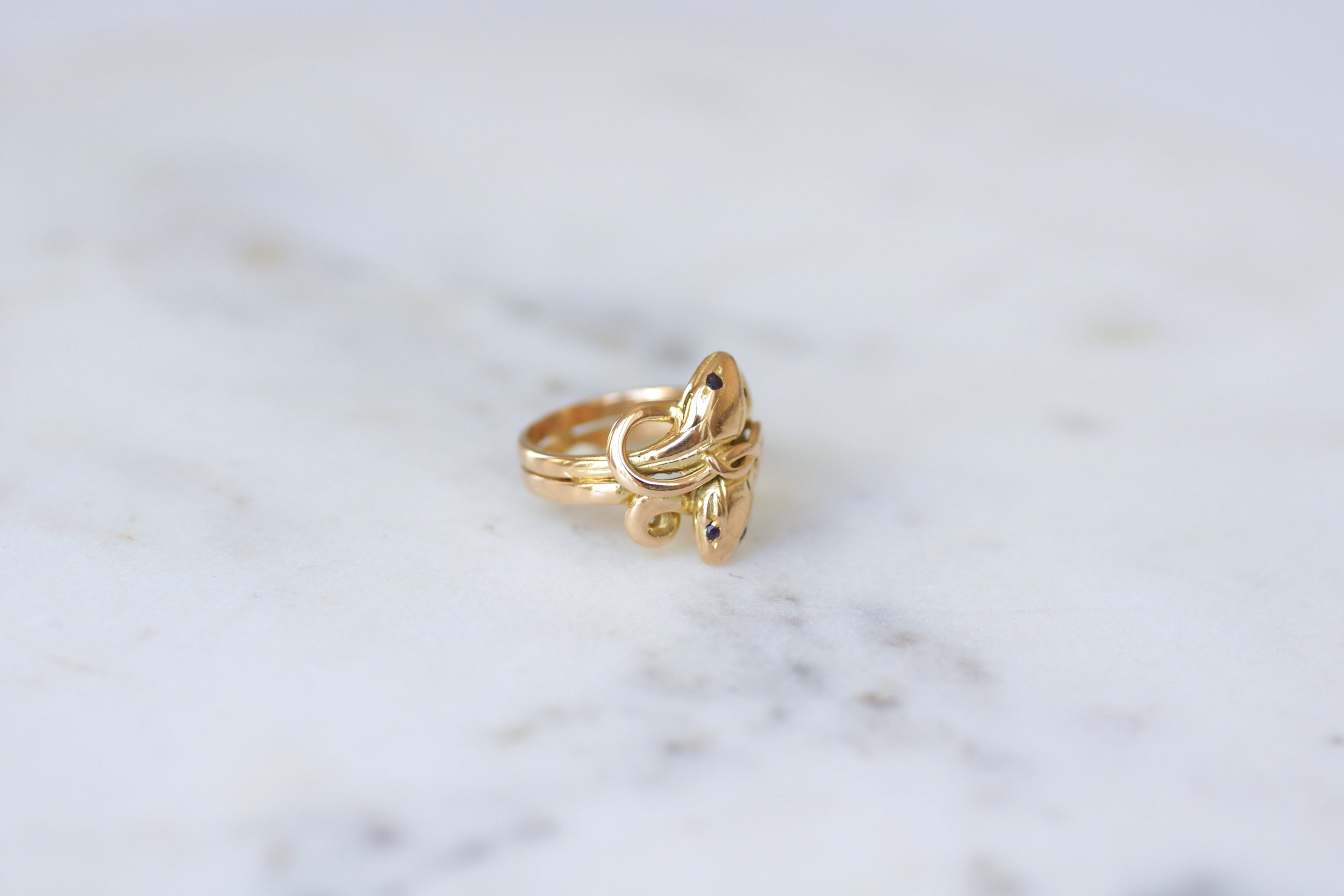 Bague Jonc en or jaune, or rose, et rubis