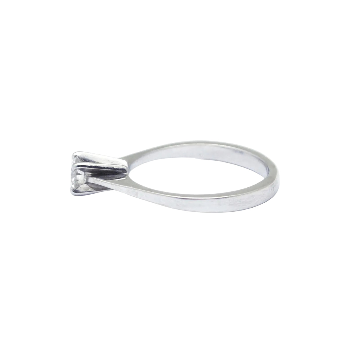 White Gold Solitaire Ring with Diamond