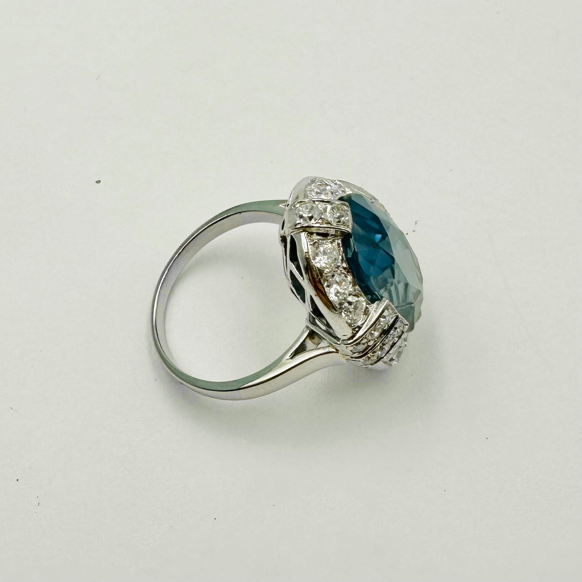 Entourage Ring in platinum, sapphire, and diamonds