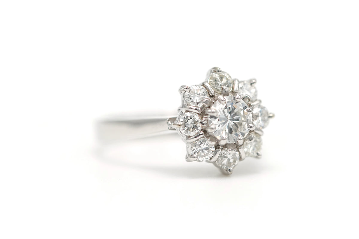 Marguerite Ring in White Gold and Diamonds