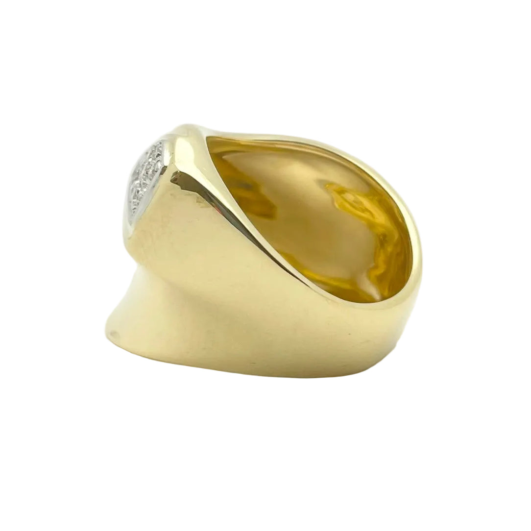 Signet ring in white gold, yellow gold and diamonds
