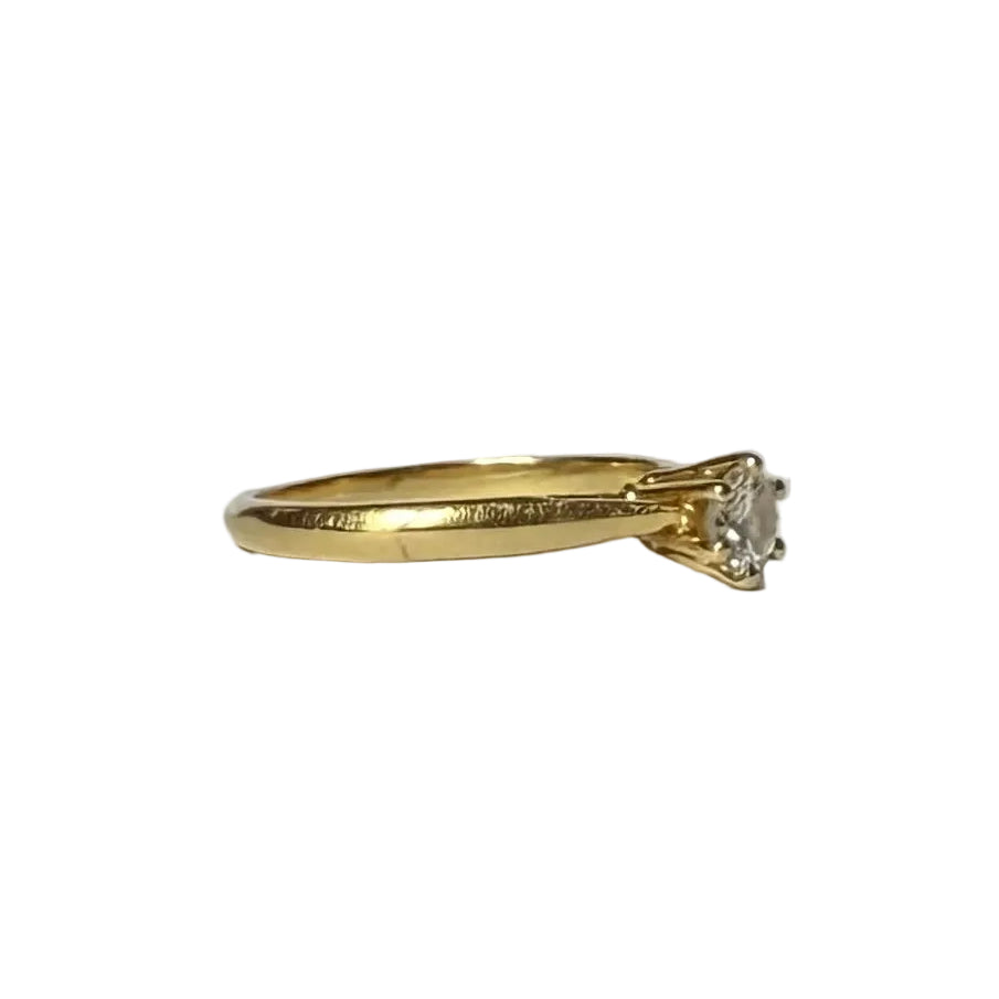Yellow Gold Solitaire Ring with Diamond