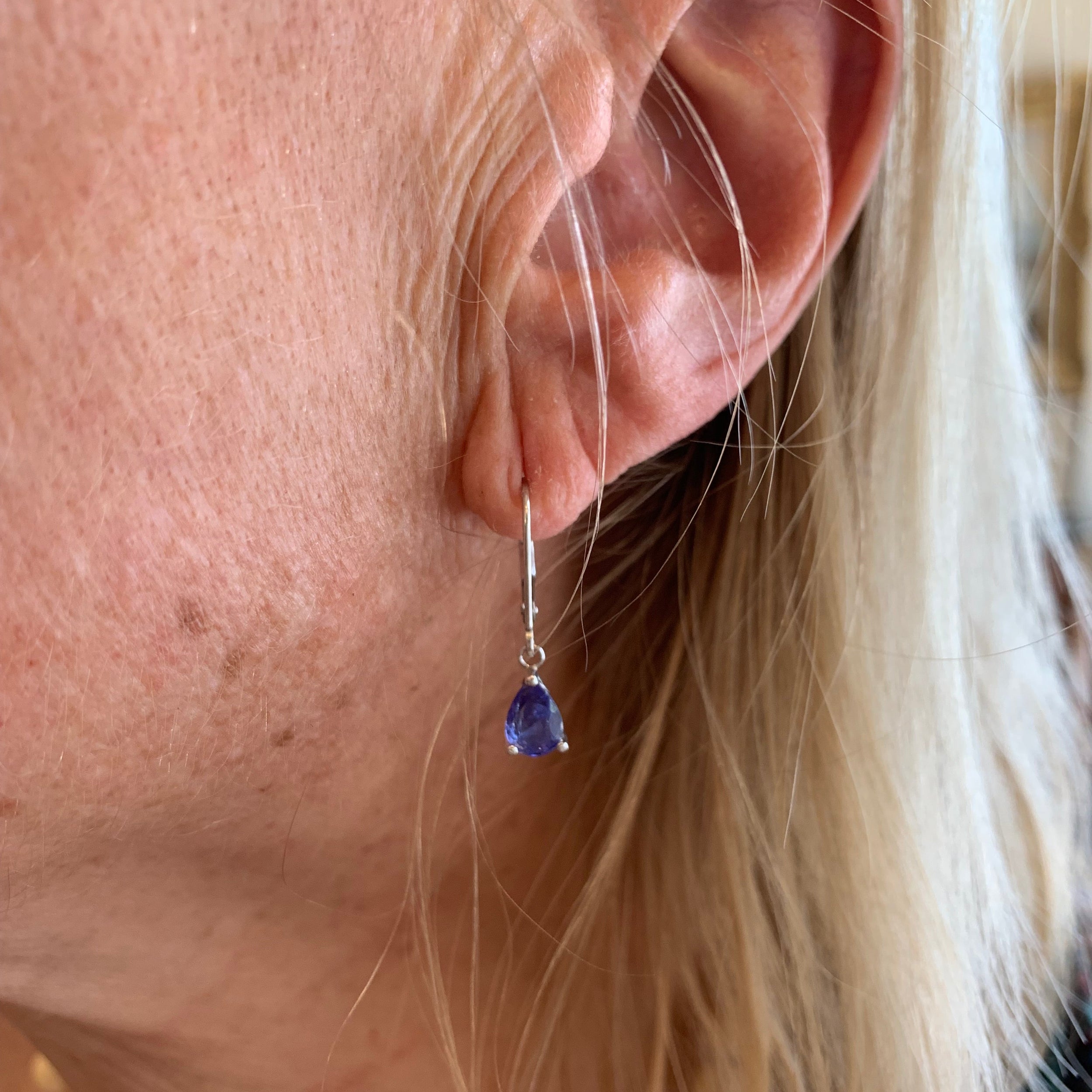 White gold and Tanzanite Lever-back Earrings