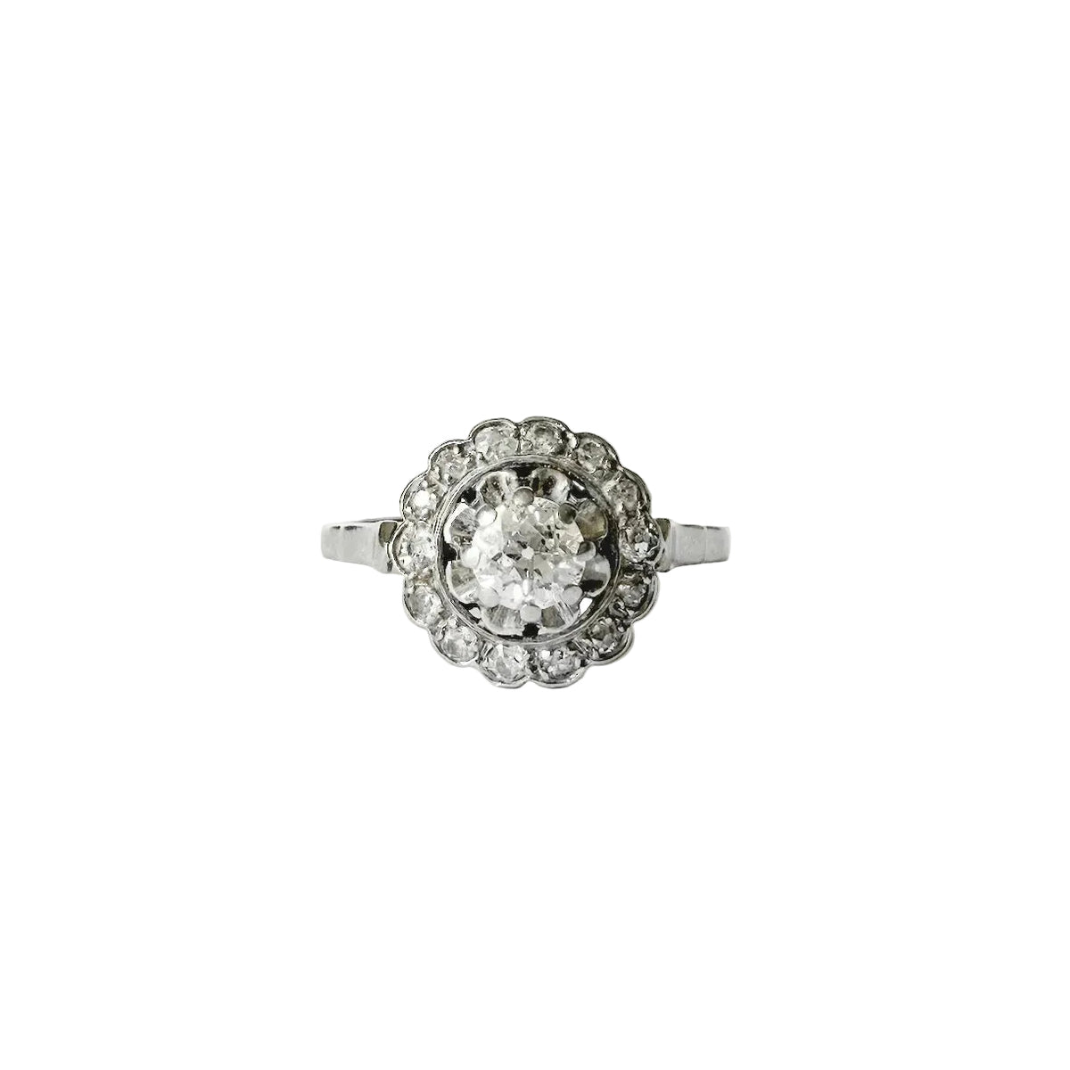Bague Marguerite en or blanc, platine et diamants