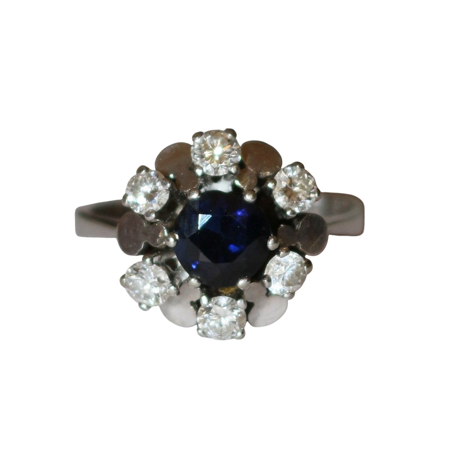 Bague Marguerite en or blanc, saphir, et diamants