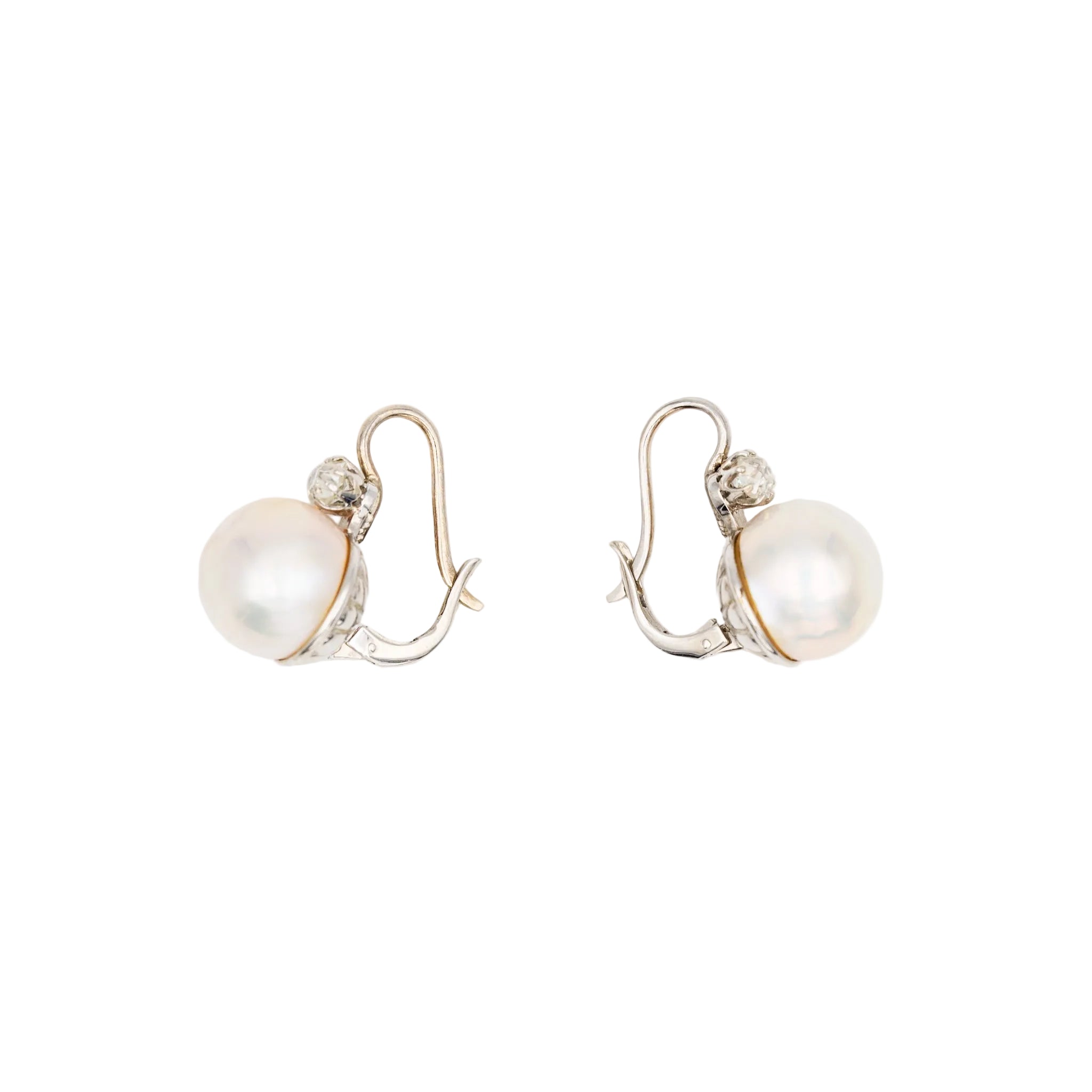 Boucles d'oreilles dormeuses en or blanc perles et diamants