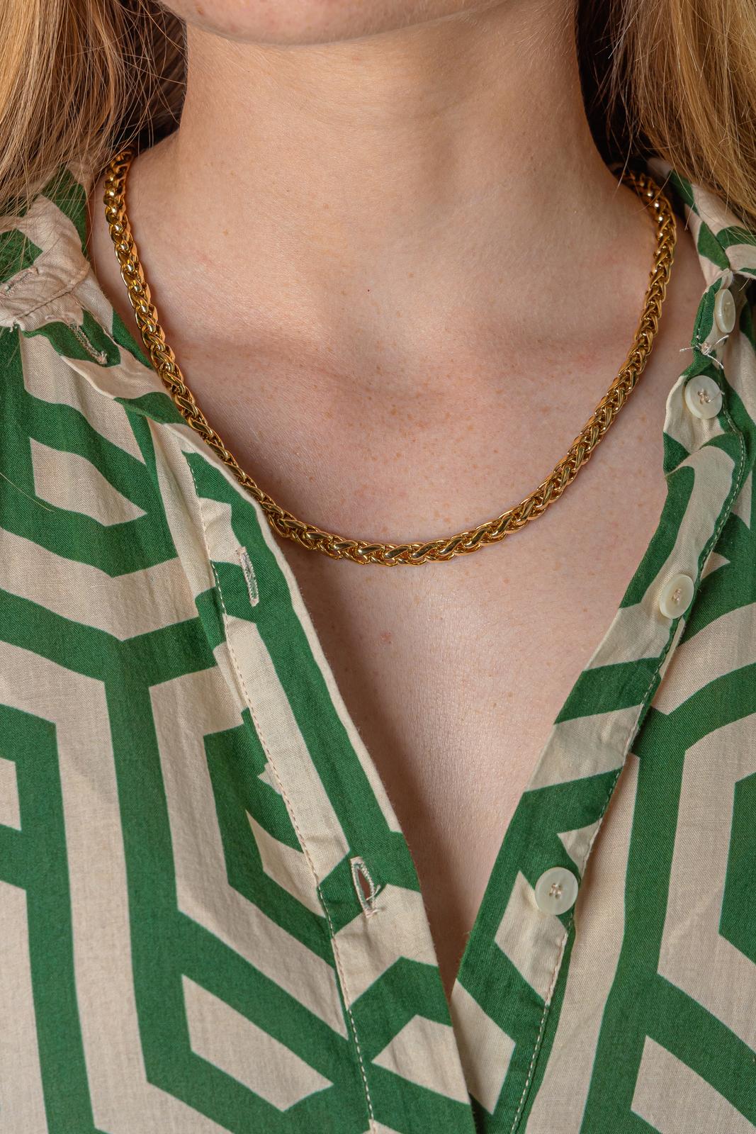 Yellow gold necklace