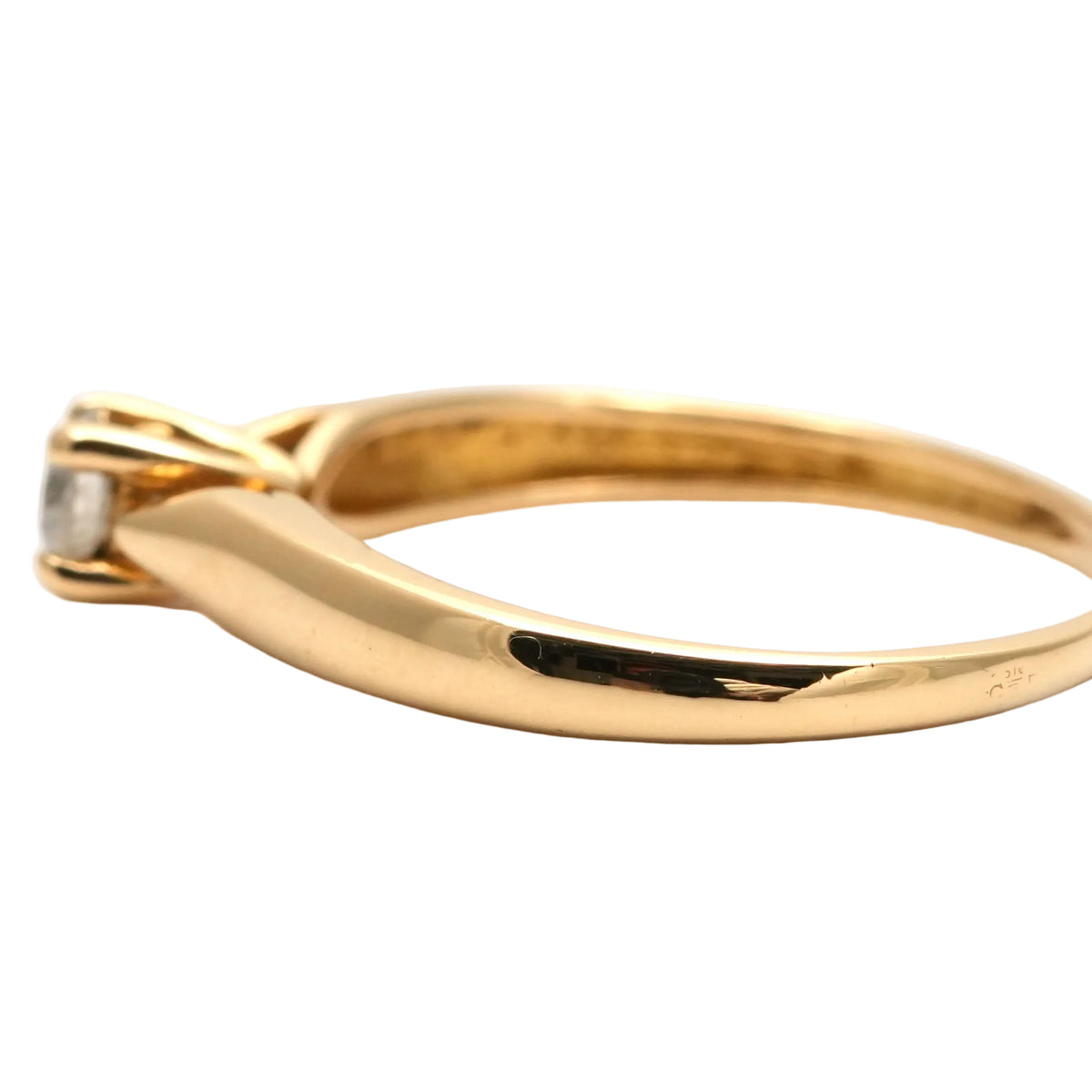 Yellow Gold Solitaire Ring with Diamond