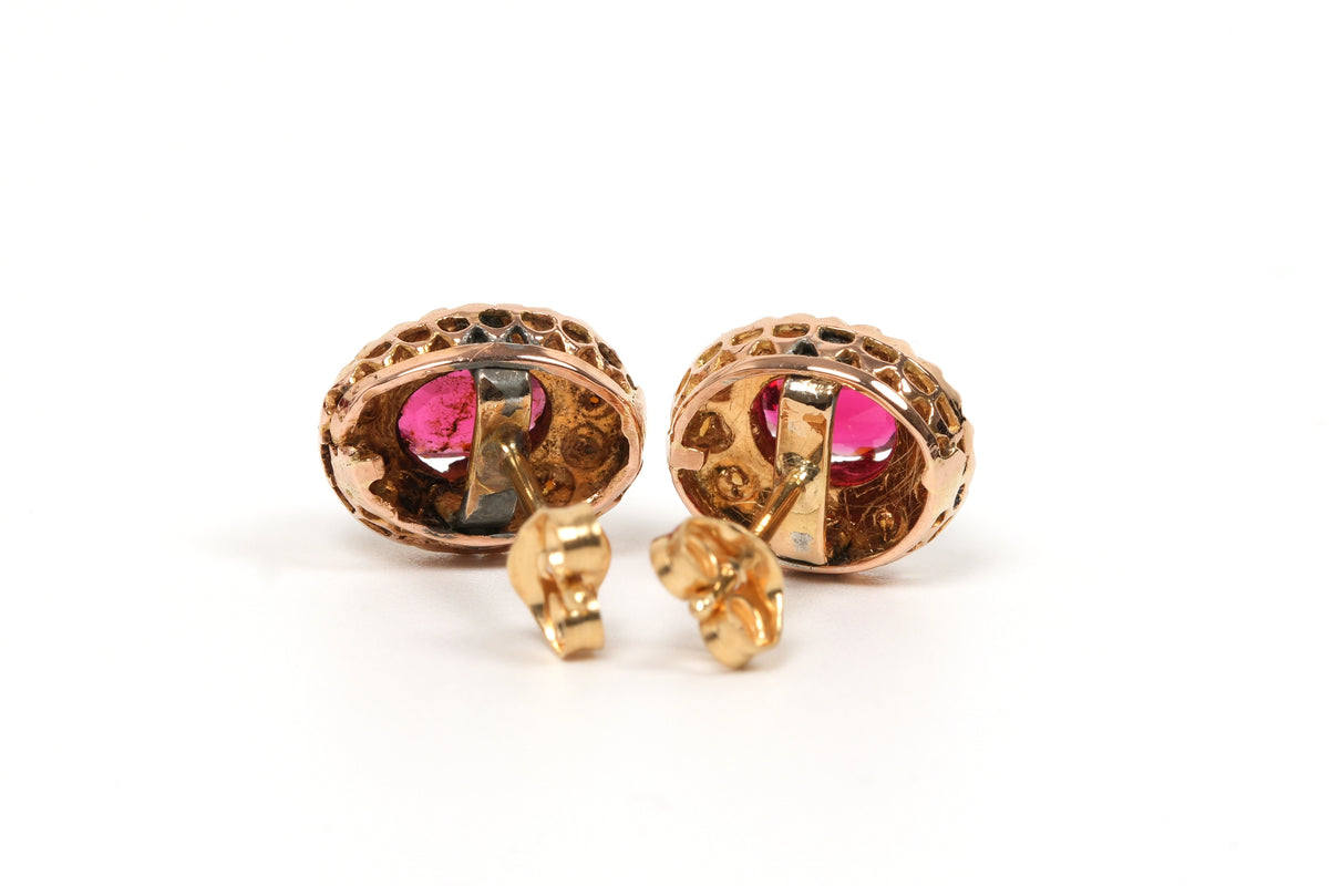Boucles d'oreilles Puces en or jaune, perles et rubis