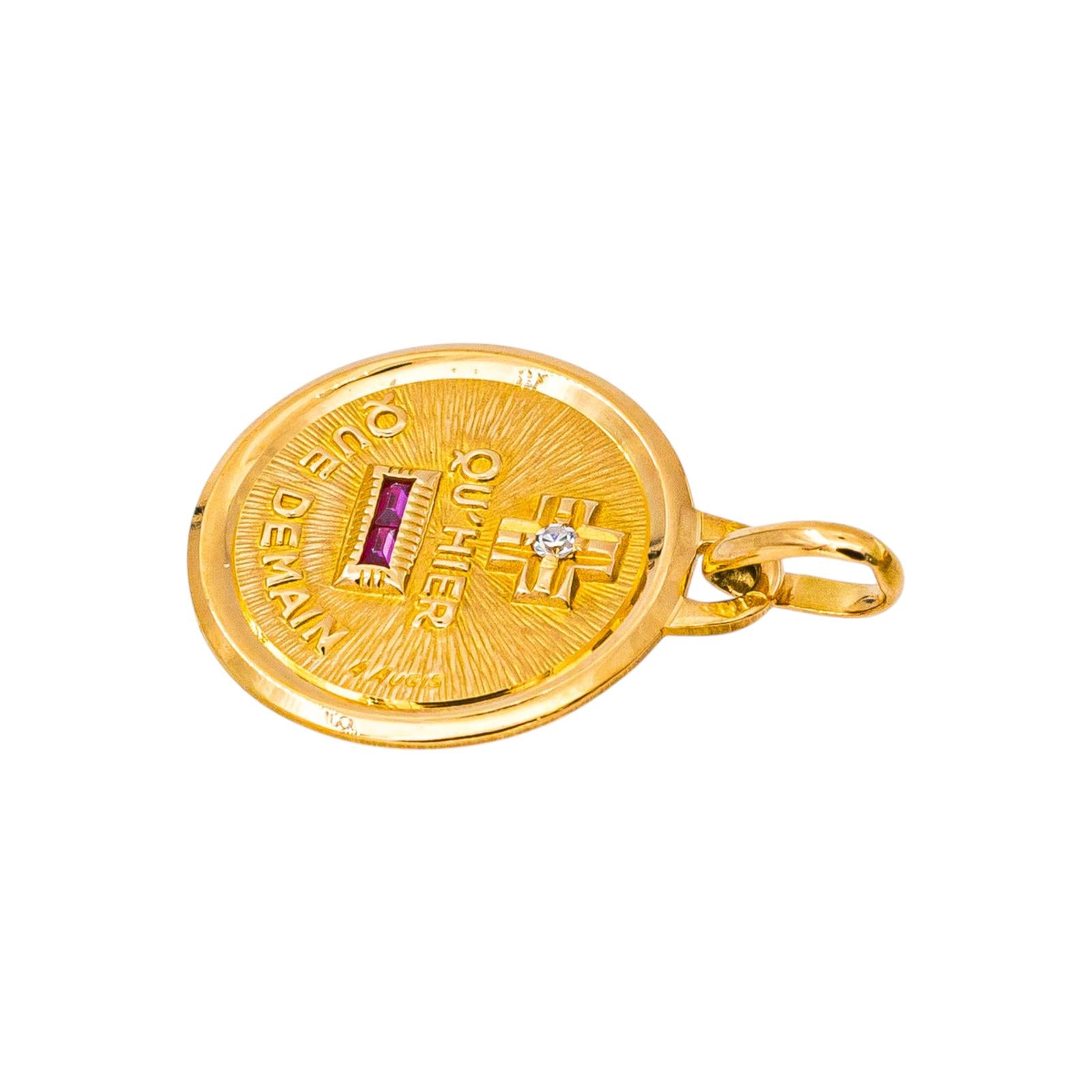 Augis Pendentif  Médaille Plus hier moins que demain  Or jaune Rubis