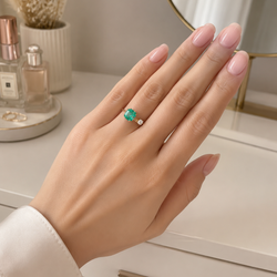 Yellow Gold Solitaire Ring with an Emerald and Diamond