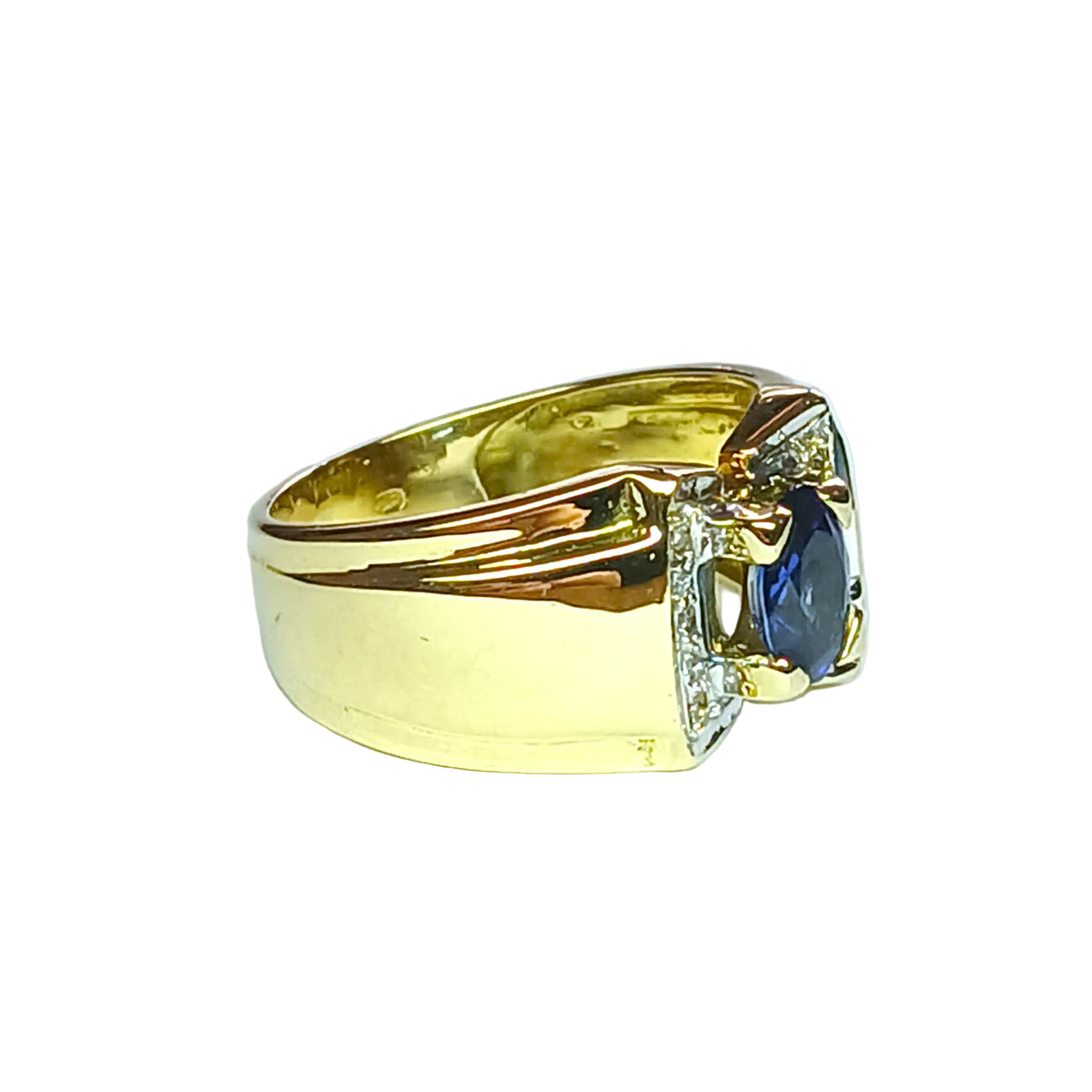 Tank Ring in white gold, yellow gold, sapphire, and diamonds