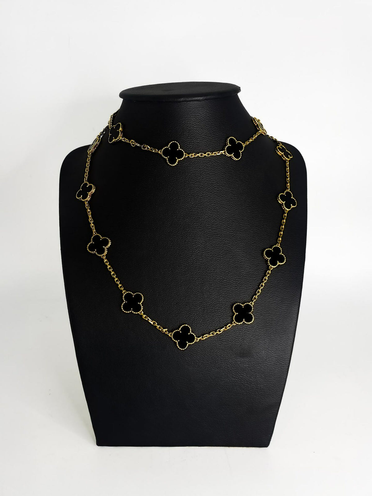 VAN CLEEF & ARPELS "Vintage Alhambra" Long necklace in yellow gold and Onyx