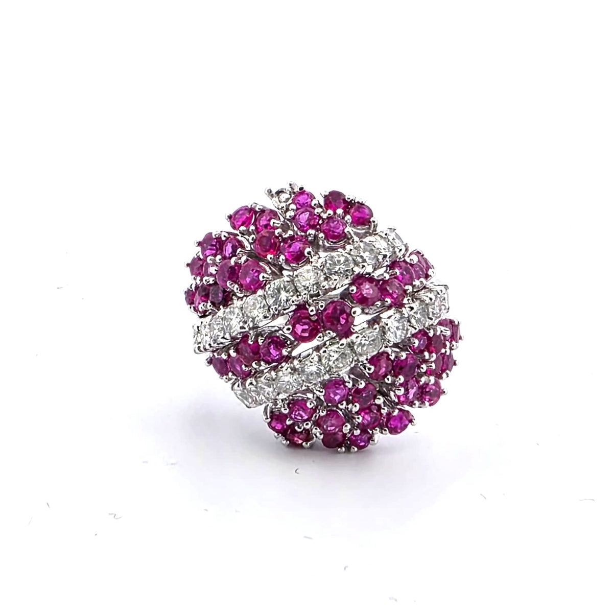 Bague Cocktail en or blanc, rubis et diamants