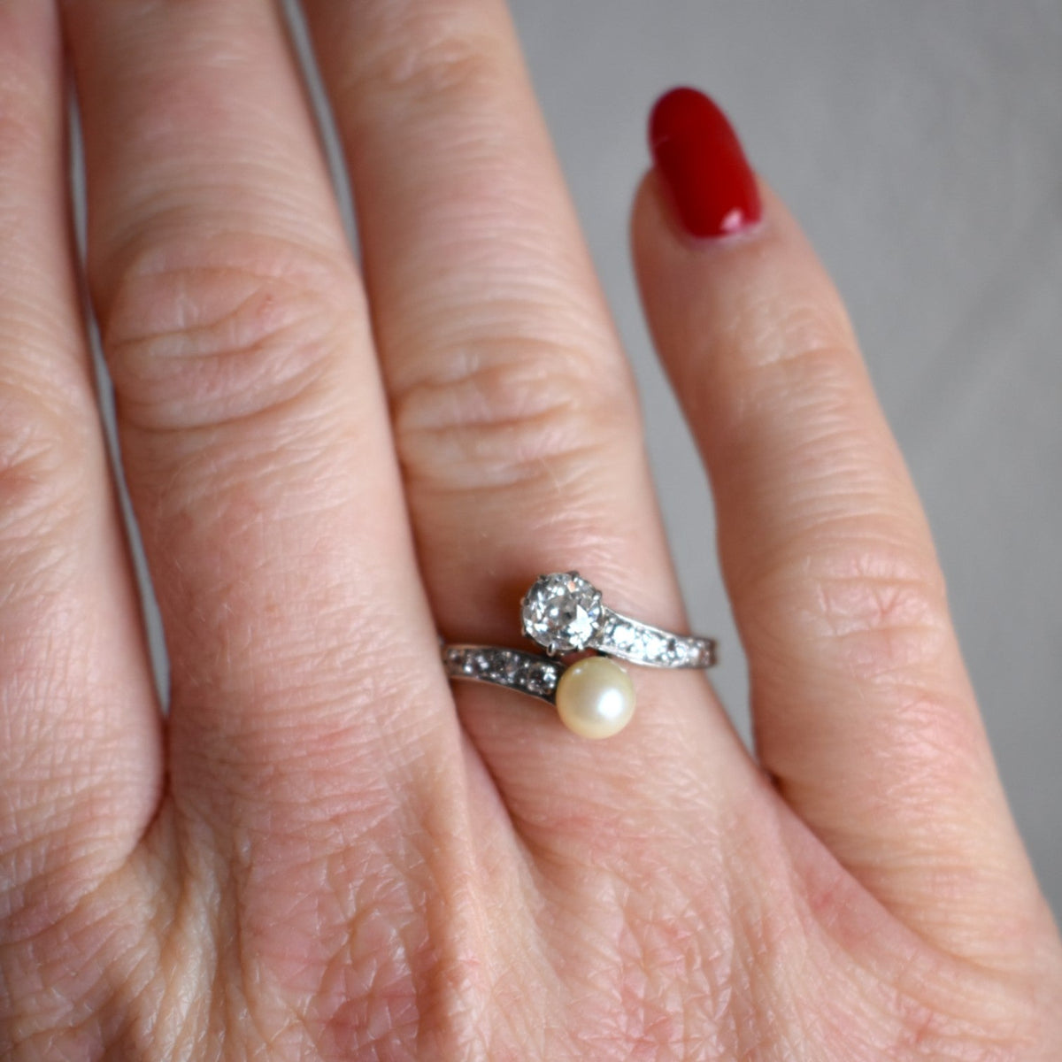 Bague Toi & Moi en or jaune, platine, perle et diamants