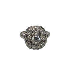 Entourage Ring in Platinum and Diamonds